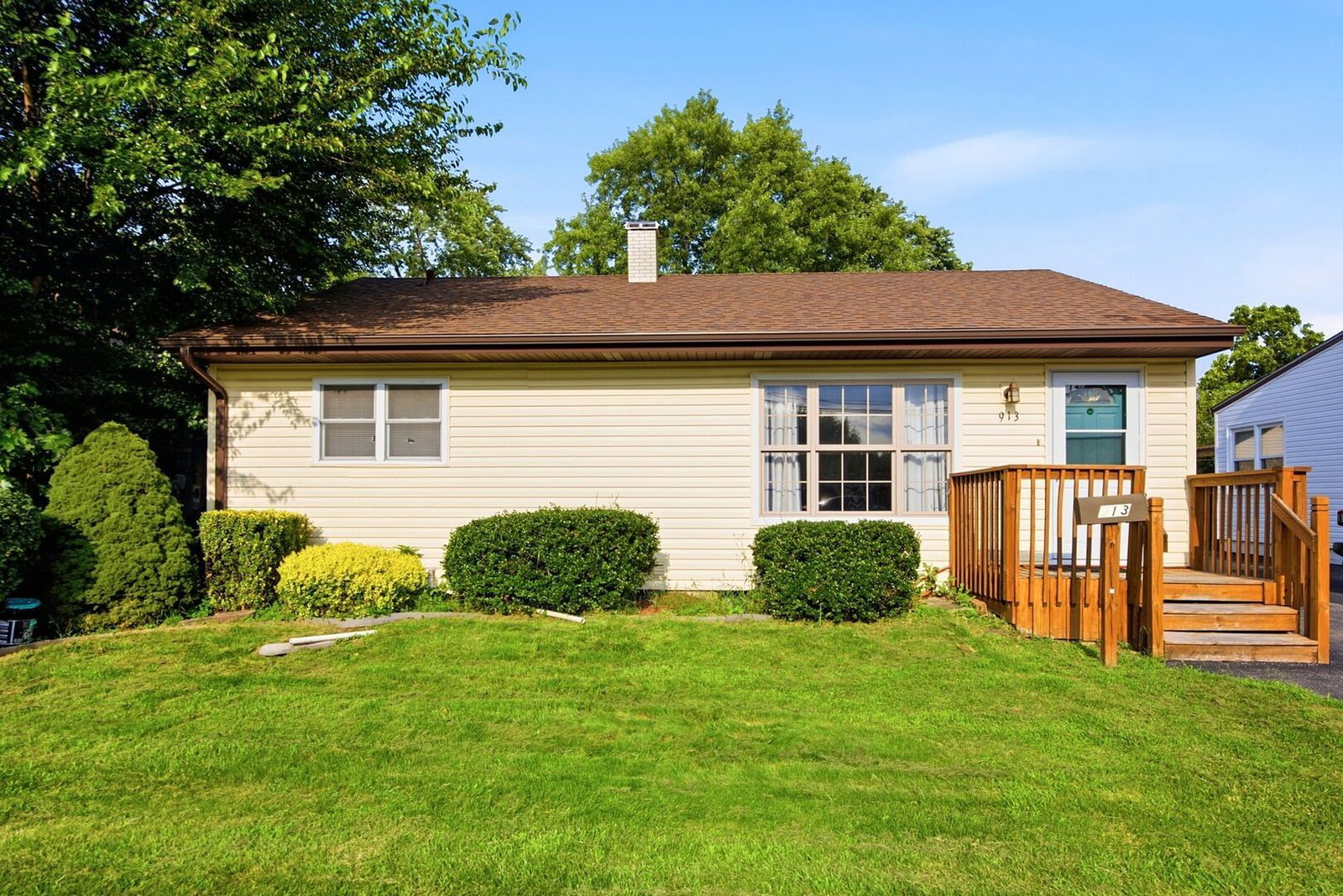913 Church Road, Aurora, IL 60505 — exterior front view