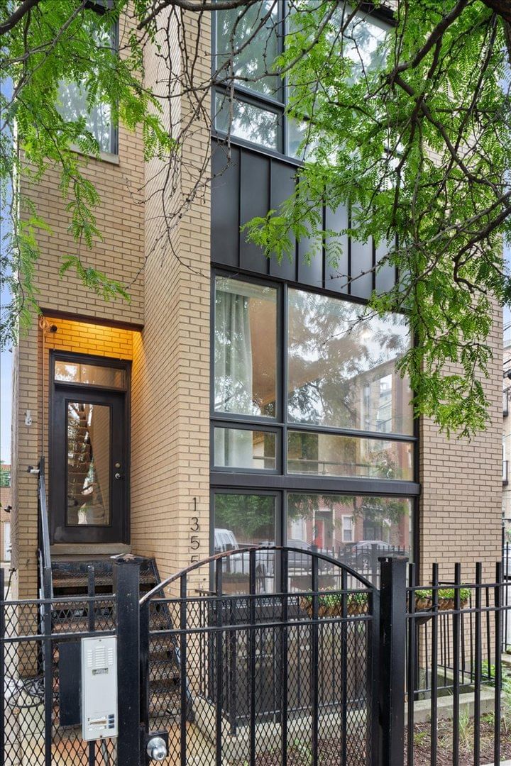 1355 W Erie Street #1, Chicago, IL 60622 — exterior view