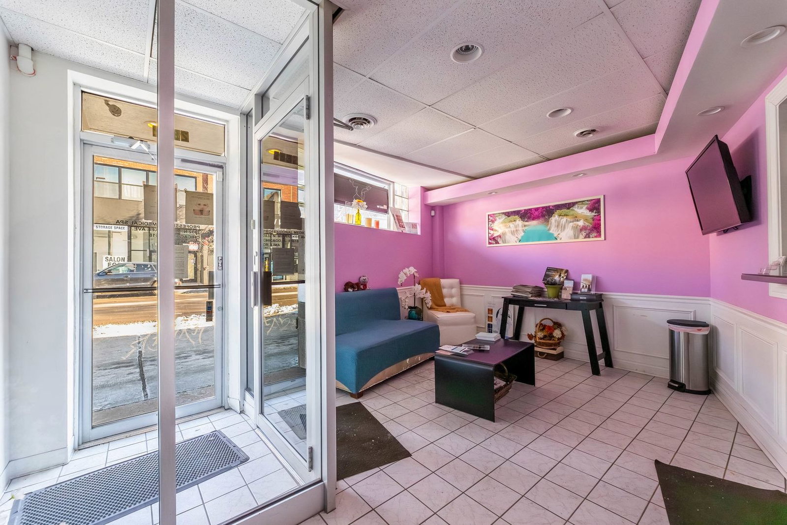 2832 N Milwaukee Avenue, Chicago, IL 60618 — exterior view