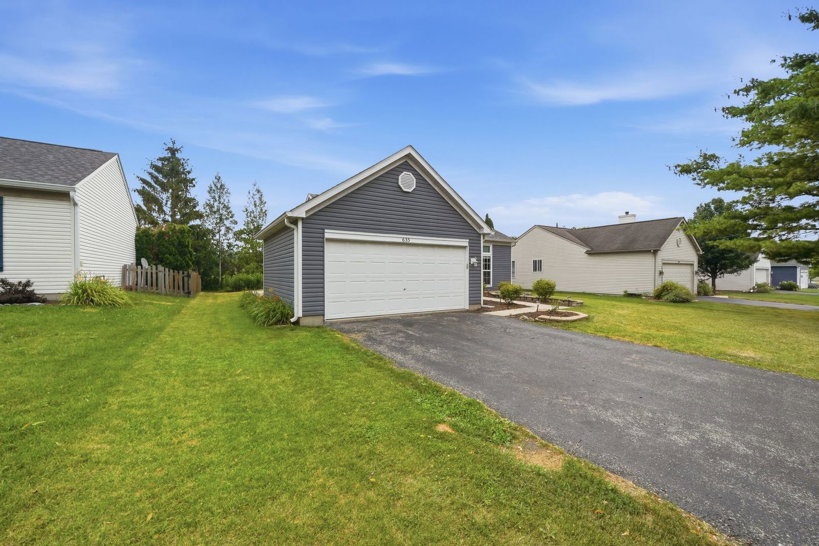 633 Indian Trail Road, Antioch, IL 60002 — exterior view