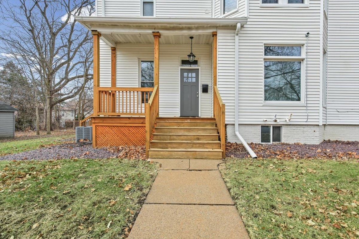 511 Douglas Street, Bloomington, IL 61701 — exterior view