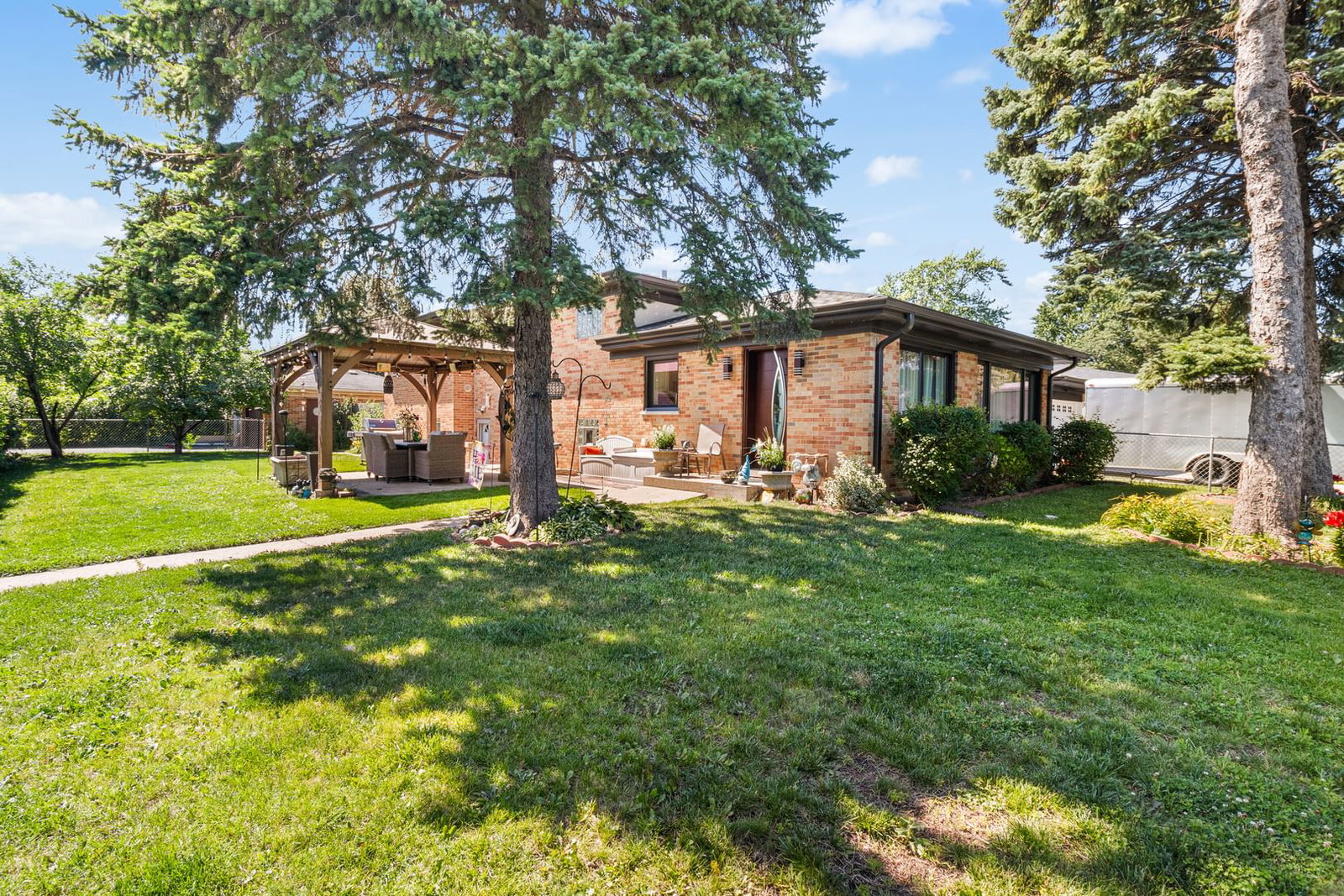 2196 Spruce Avenue, Des Plaines, IL 60018 — exterior view