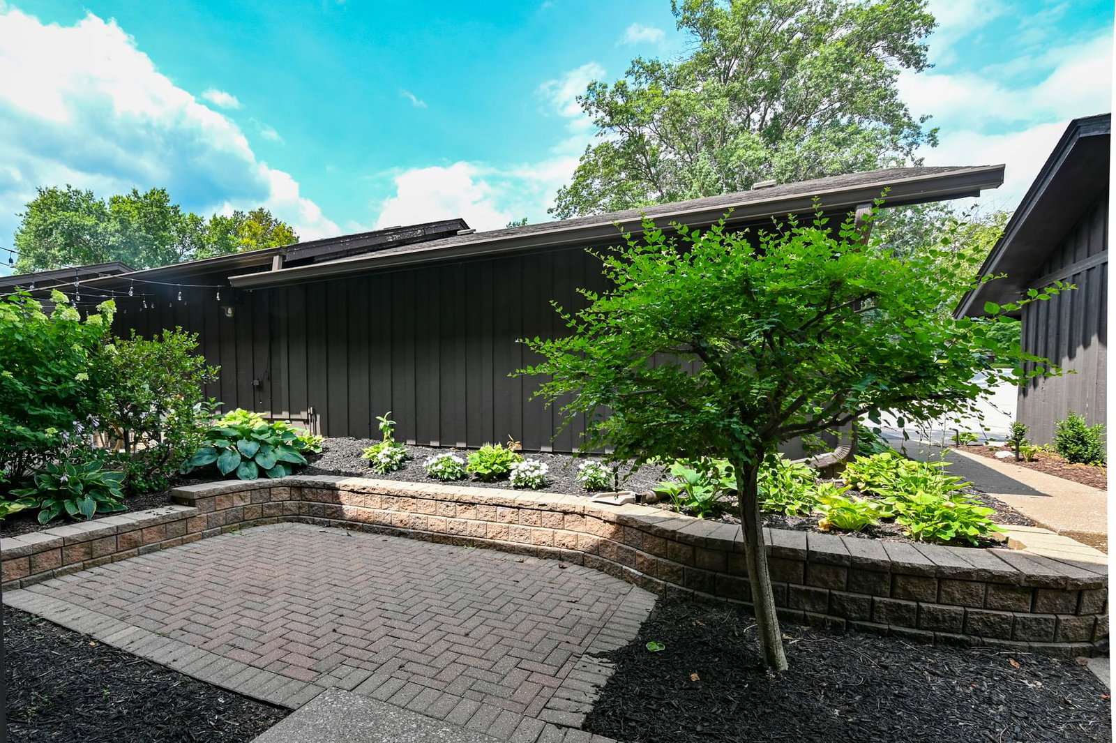 6401 Utica Ridge Road #28, Davenport, IA 52807 — living view
