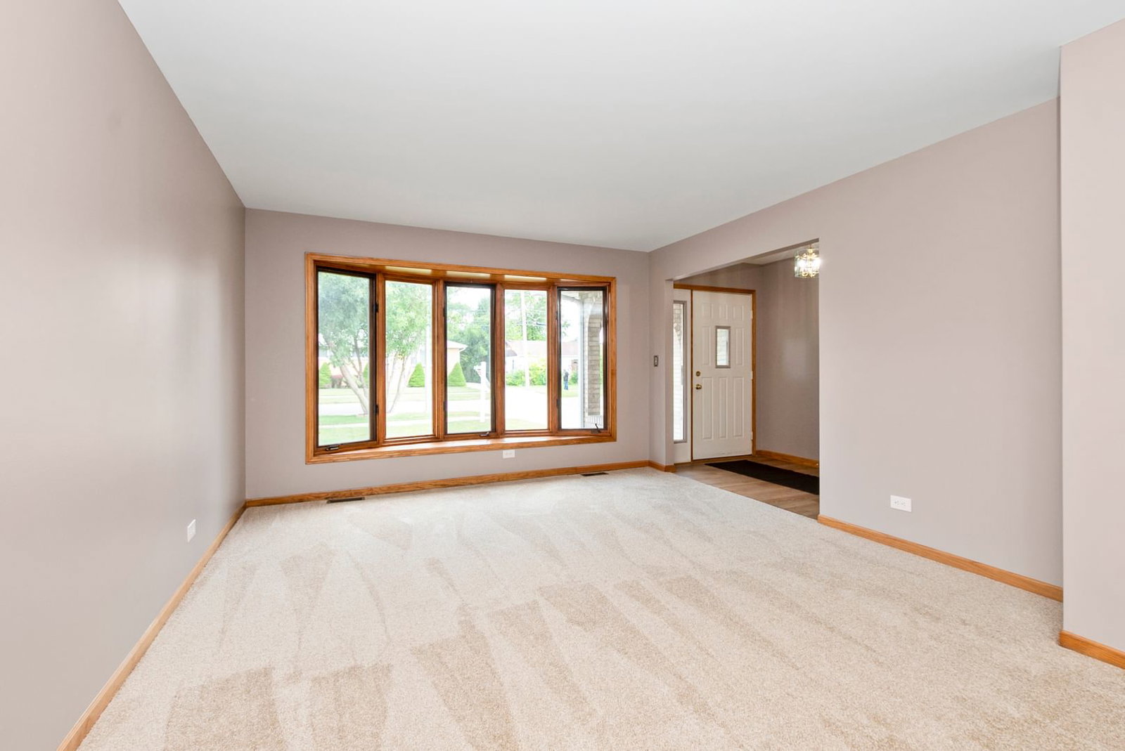8608 Lamon Avenue, Burbank, IL 60459 — kitchen view