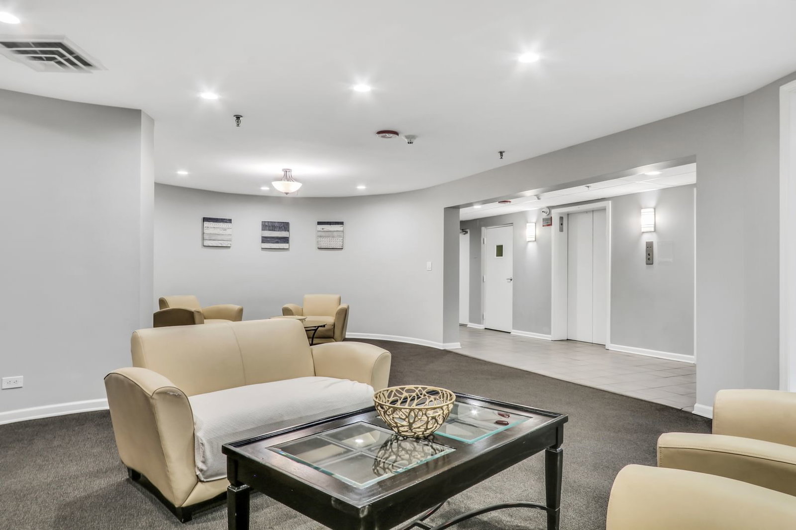 250 W Parliament Place #219, Mount Prospect, IL 60056 — exterior view