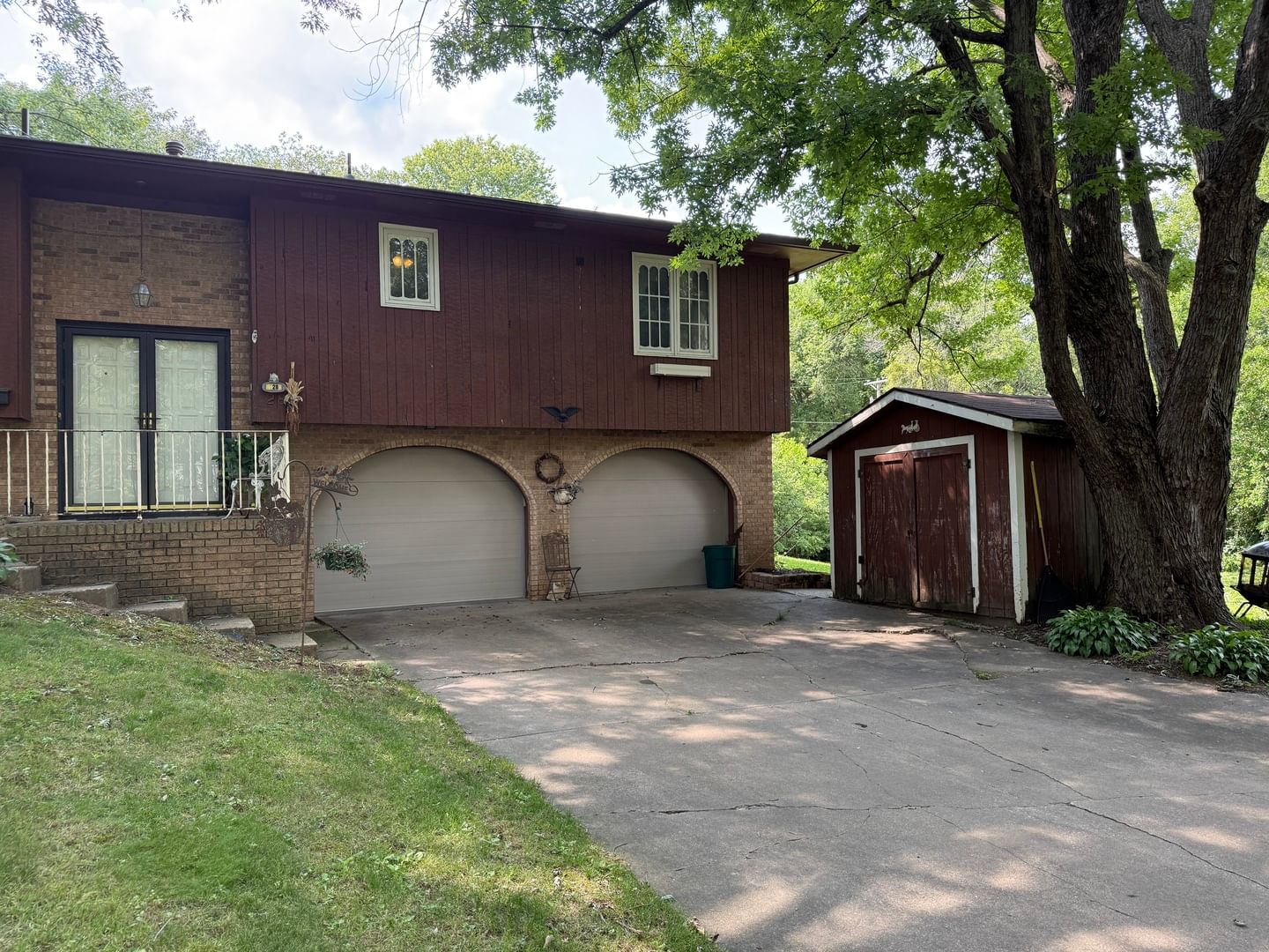 28 Crestview Drive, Geneseo, IL 61254 — exterior view