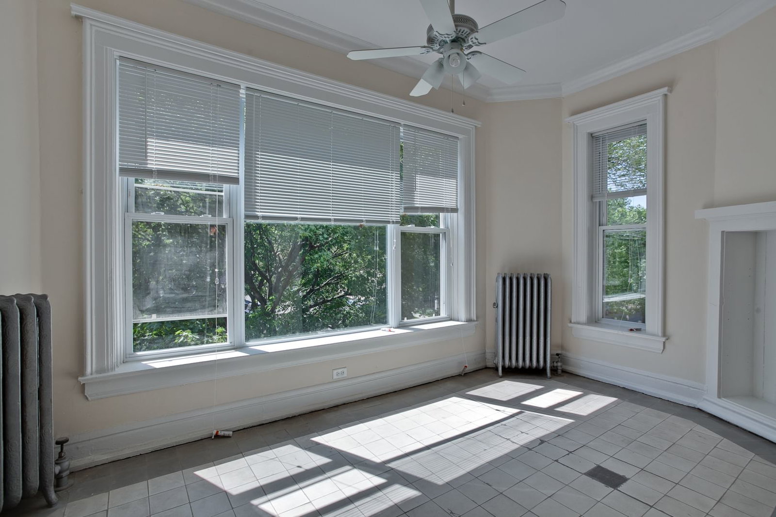 5121 S Kenwood Avenue #1, Chicago, IL 60615 — exterior view