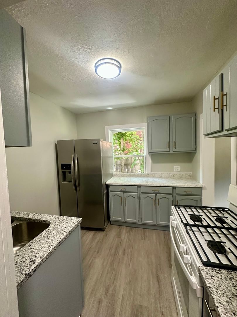 233 Oakwood Avenue, Rockford, IL 61101 — living view