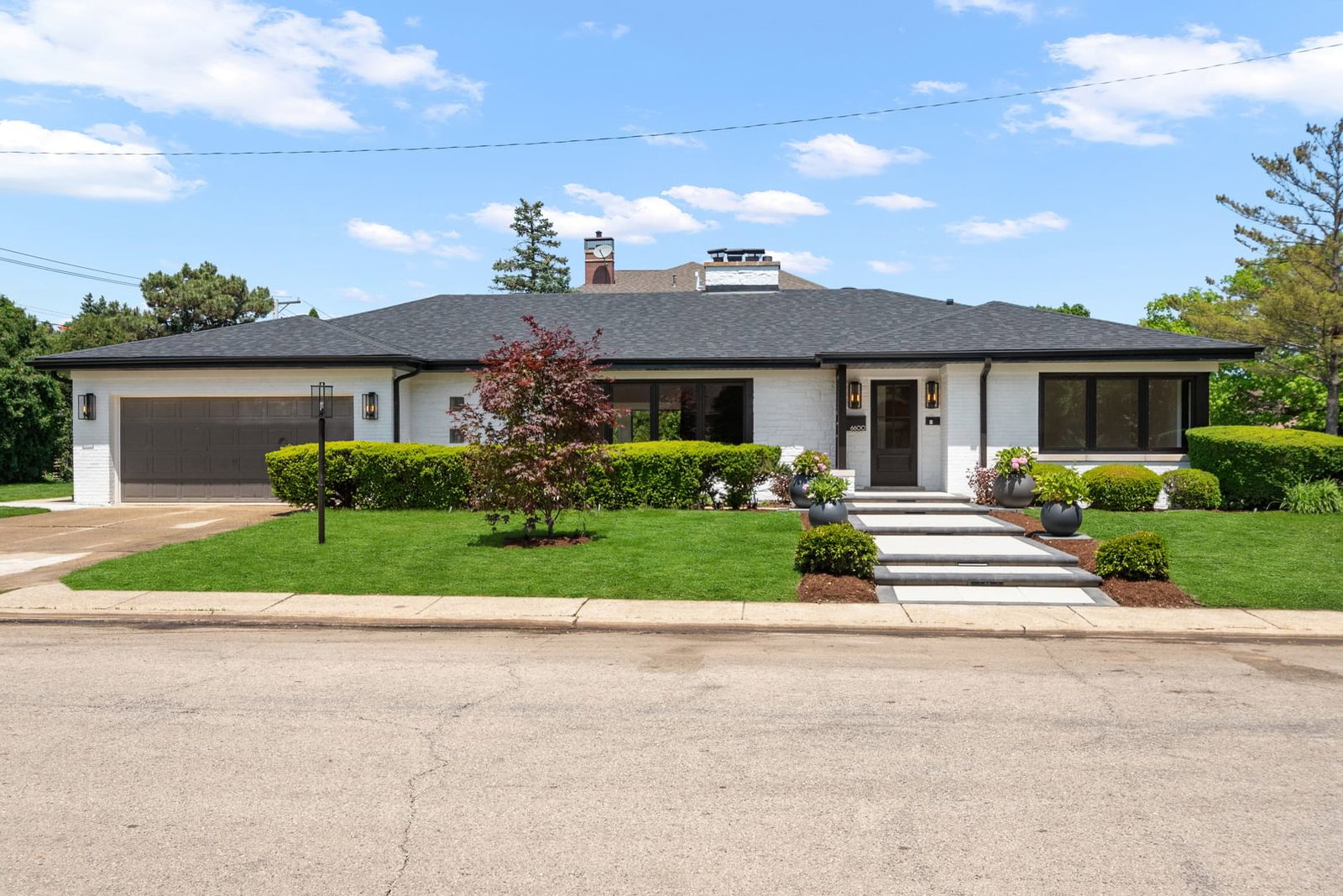 6600 N Kenton Avenue, Lincolnwood, IL 60712 — exterior view