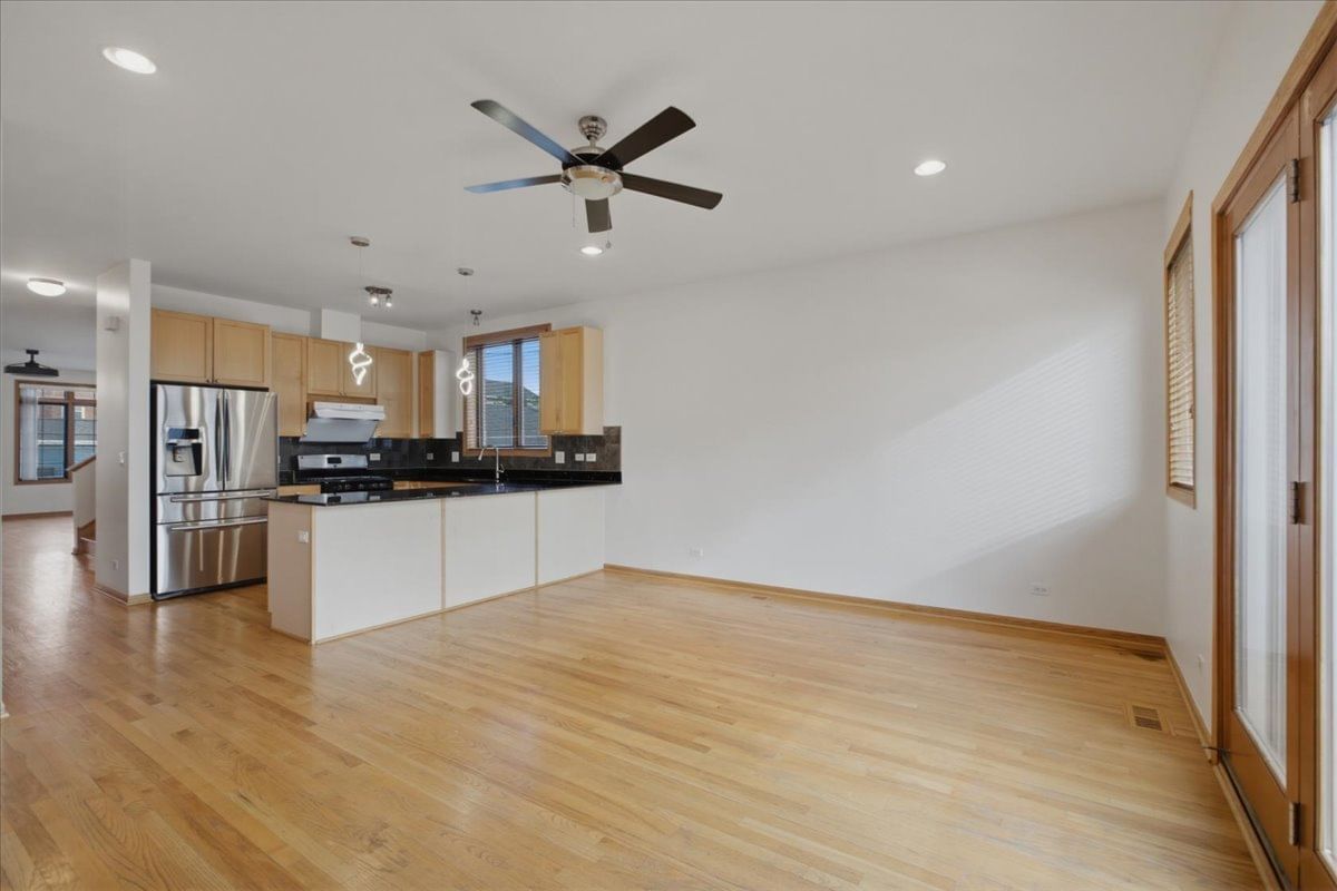 2911 S FARRELL Street, Chicago, IL 60608 — living view