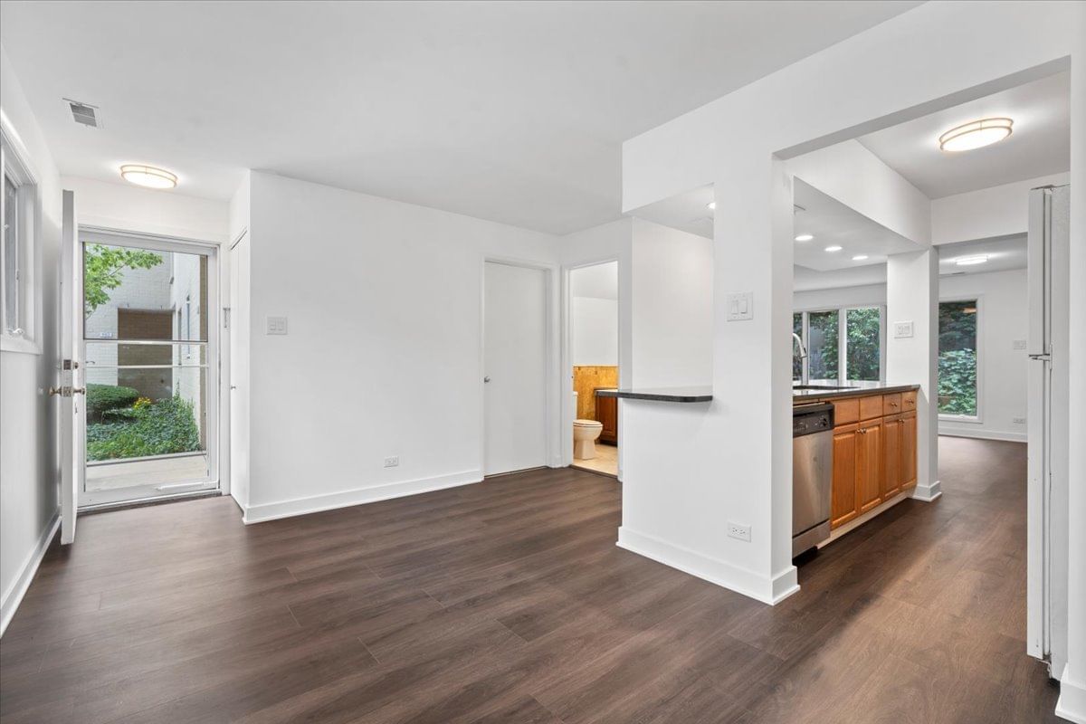 974 S Park Terrace, Chicago, IL 60605 — kitchen view