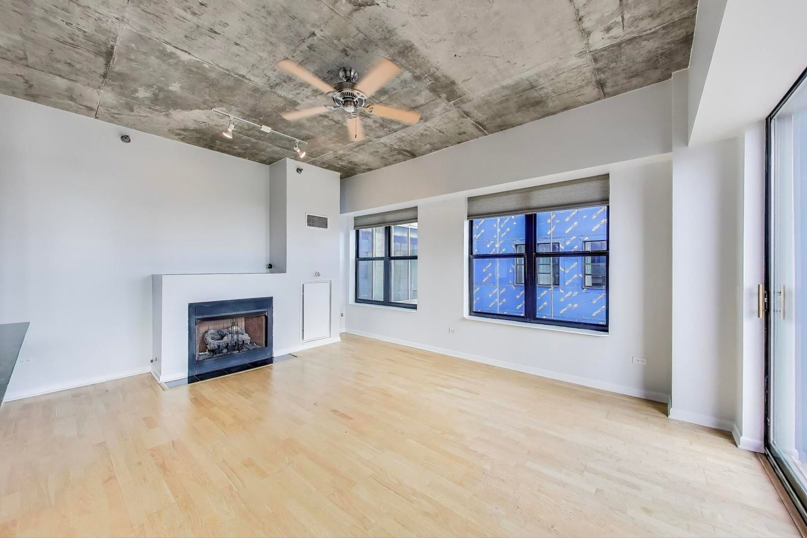 1122 W Catalpa Avenue #803, Chicago, IL 60640 — kitchen view