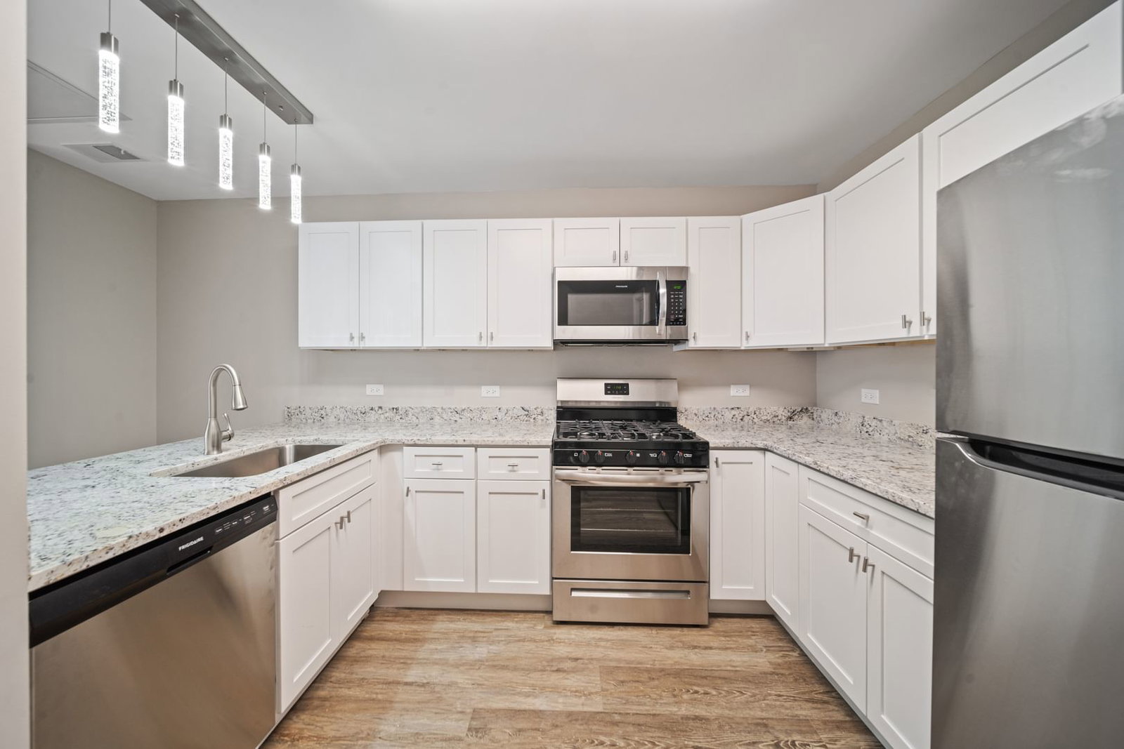 5 S Virginia Road #8, Crystal Lake, IL 60014 — living view