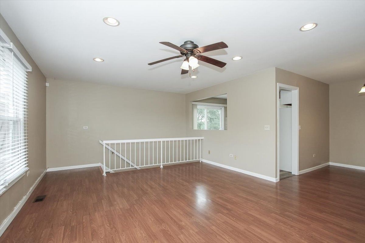 1063 HAMPTON Harbor #1063, Schaumburg, IL 60193 — kitchen view