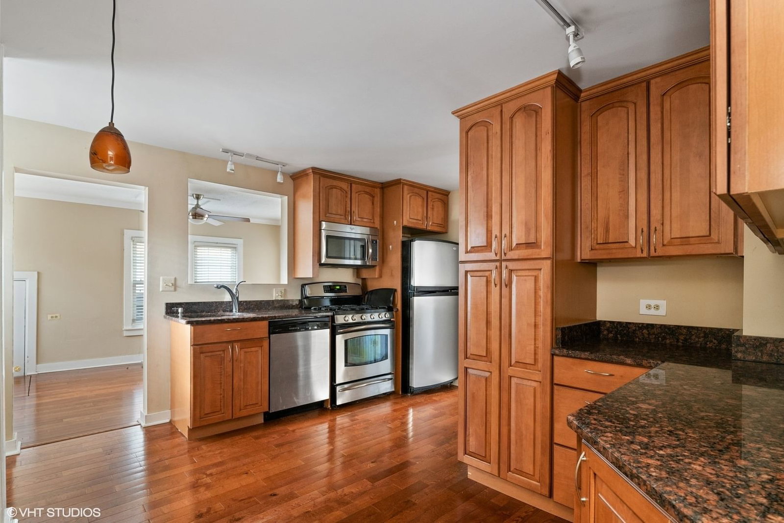 130 4th Street, Libertyville, IL 60048 — exterior view