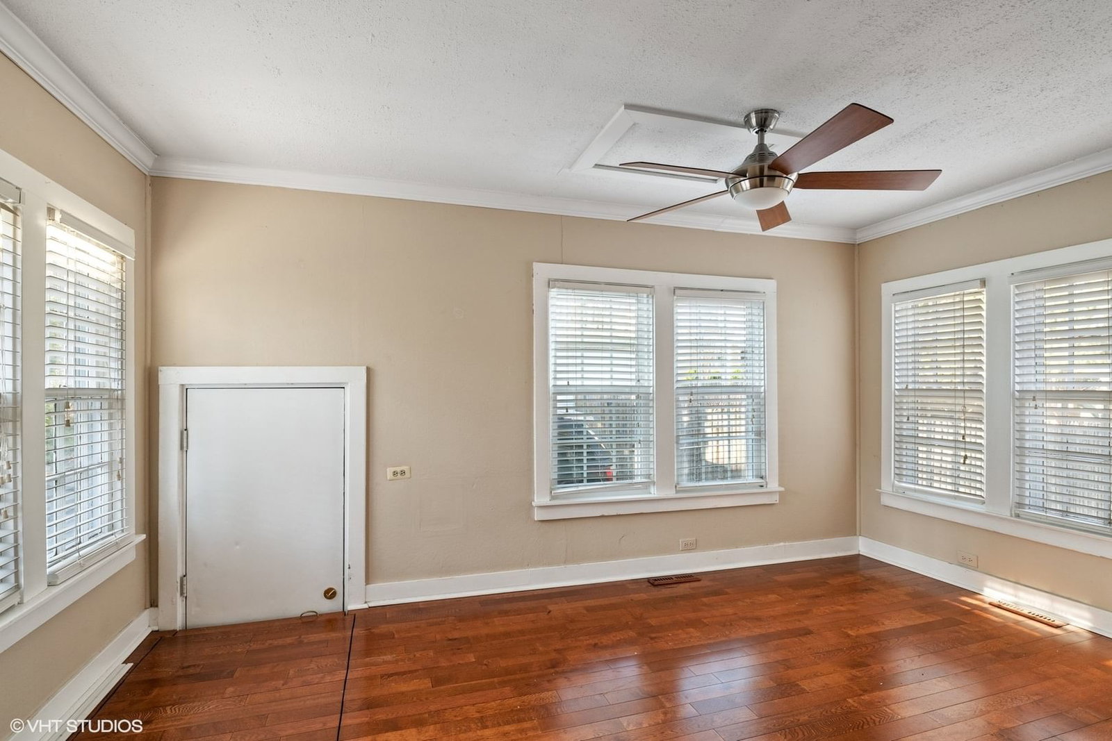 130 4th Street, Libertyville, IL 60048 — living view