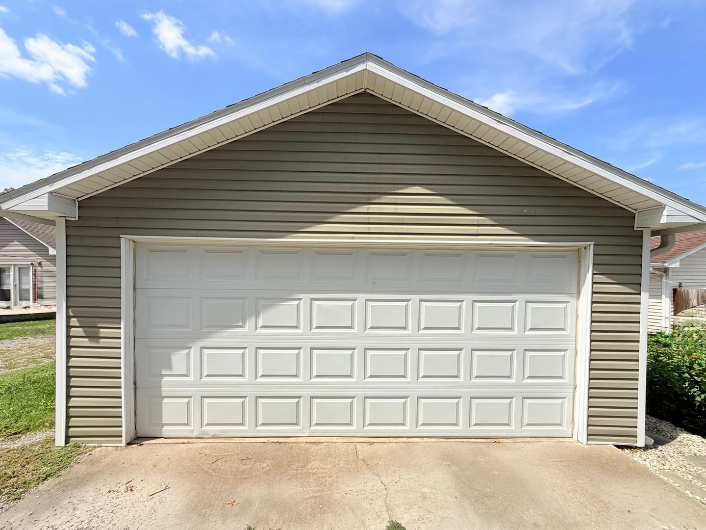 109 W College Street, Harrisburg, IL 62946 — kitchen view