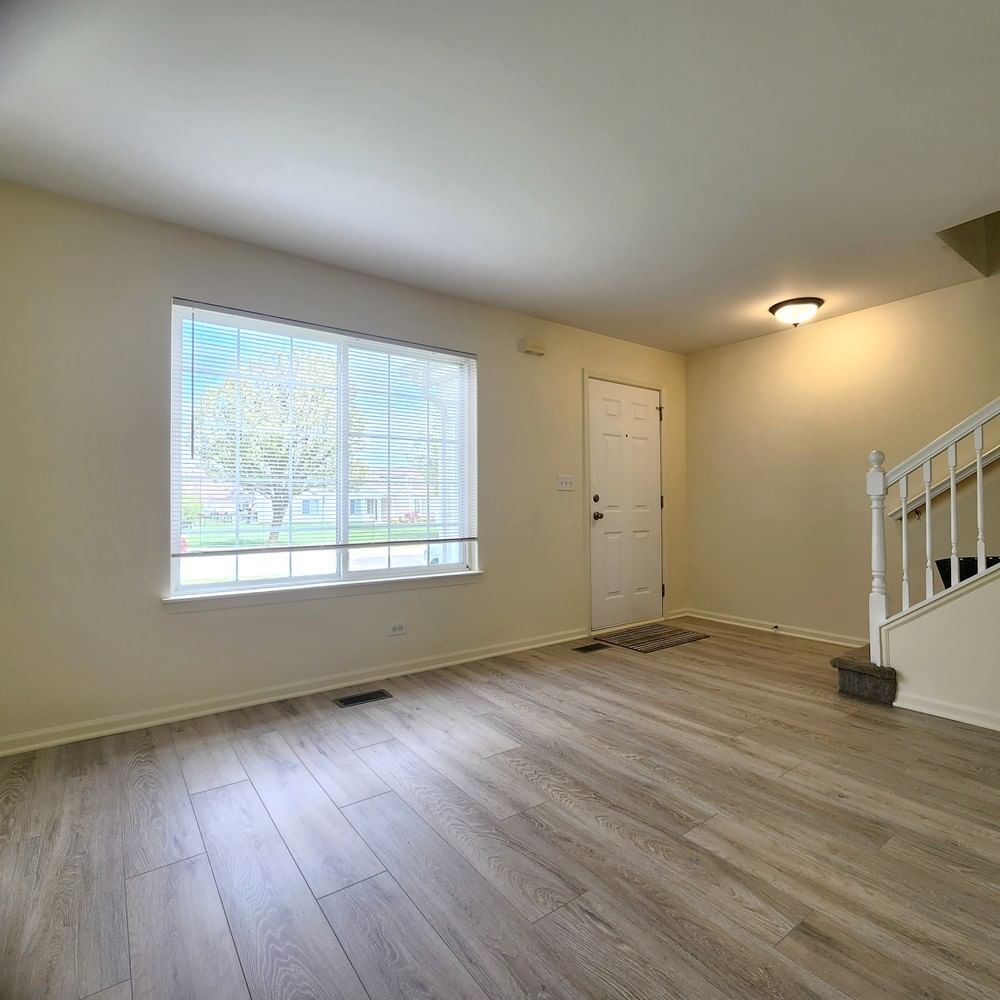 157 W ALDRIDGE Lane, Round Lake, IL 60073 — exterior view