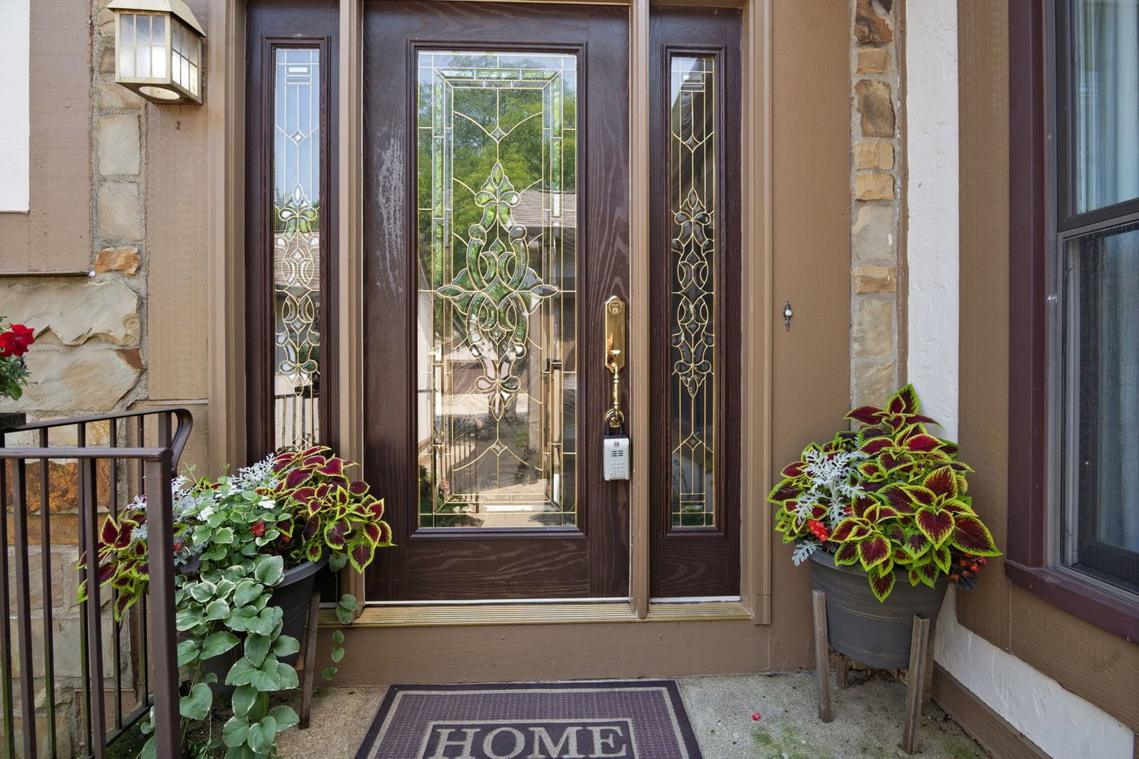 1054 Oakview Drive, Wheaton, IL 60187 — exterior view
