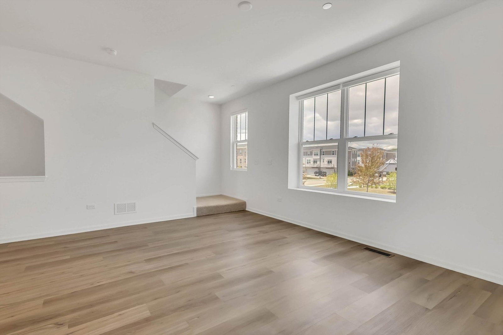 1078 Bogart Street, Des Plaines, IL 60018 — kitchen view