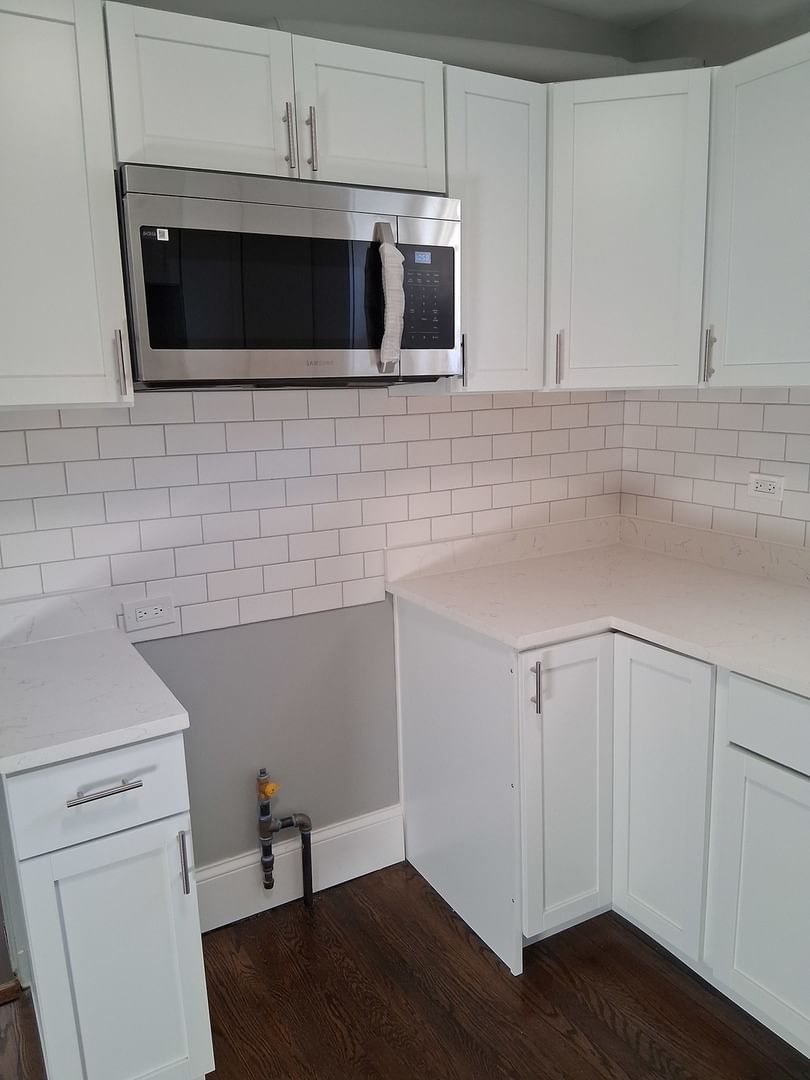 2105 S 7th Avenue, Maywood, IL 60153 — living view