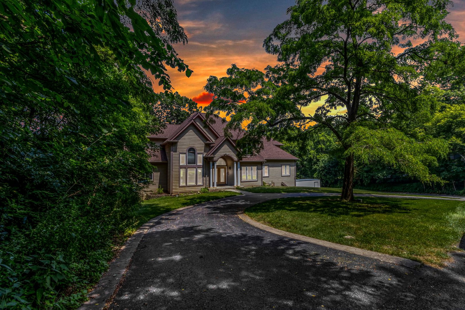 2 Echowood Drive, Algonquin, IL 60102 — exterior view