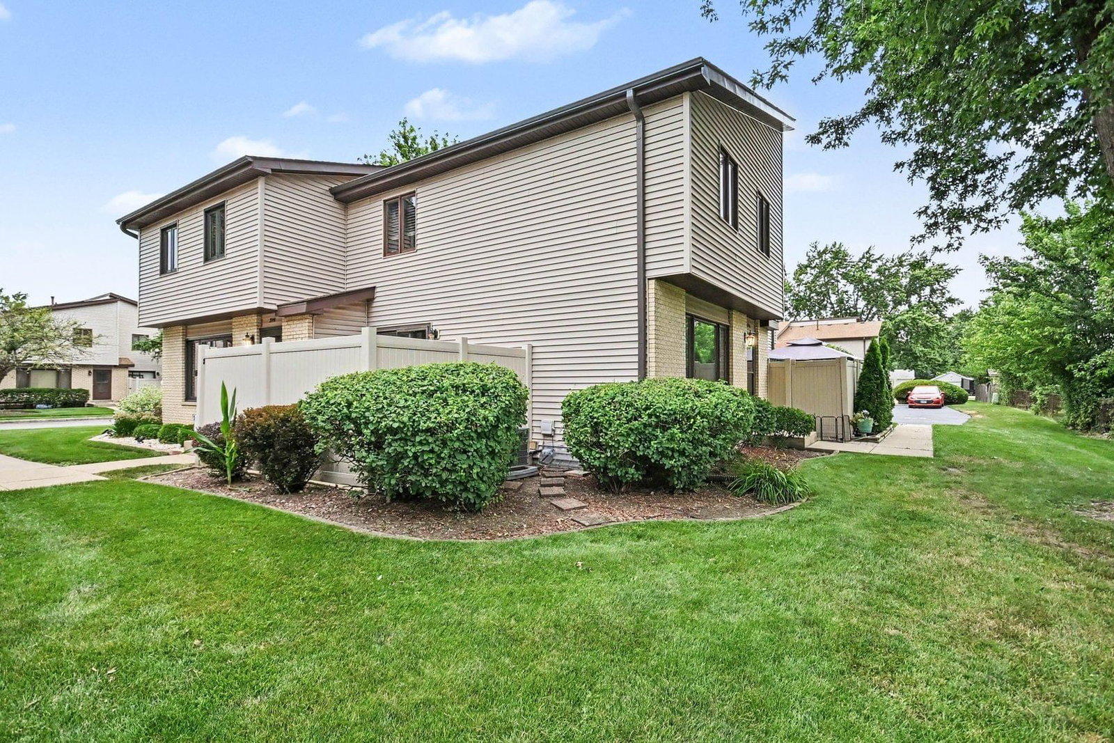 246 E Woodlawn Road, New Lenox, IL 60451 — exterior view