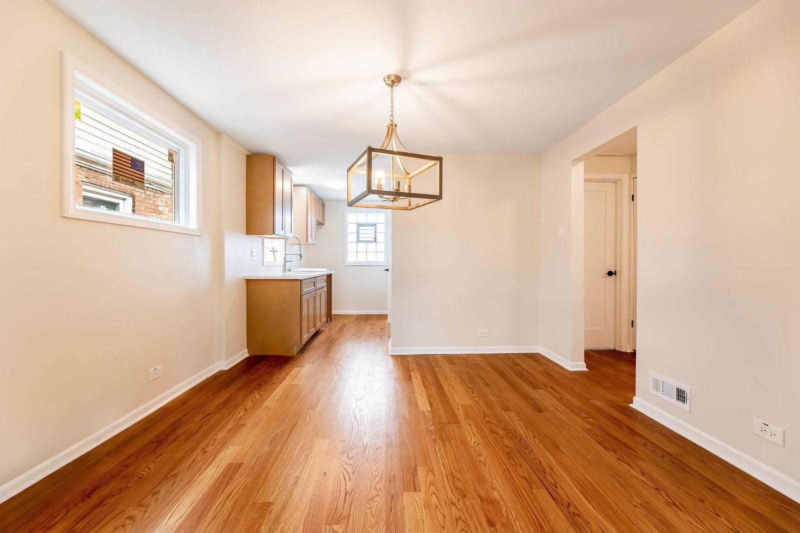 3523 S 53rd Avenue, Cicero, IL 60804 — living view