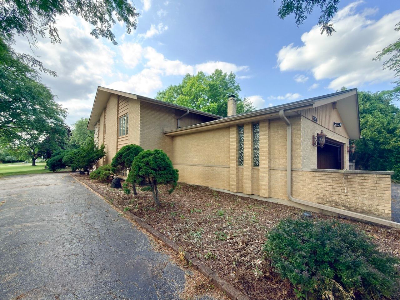 7826 Dunham Road, Downers Grove, IL 60516 — kitchen view