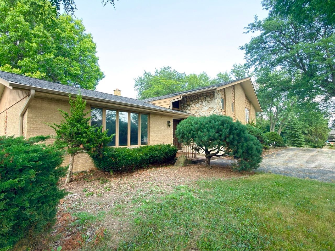 7826 Dunham Road, Downers Grove, IL 60516 — exterior view