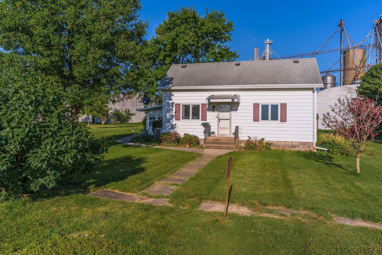 13223 N 2760 Road, Forrest, IL 61741 — exterior view