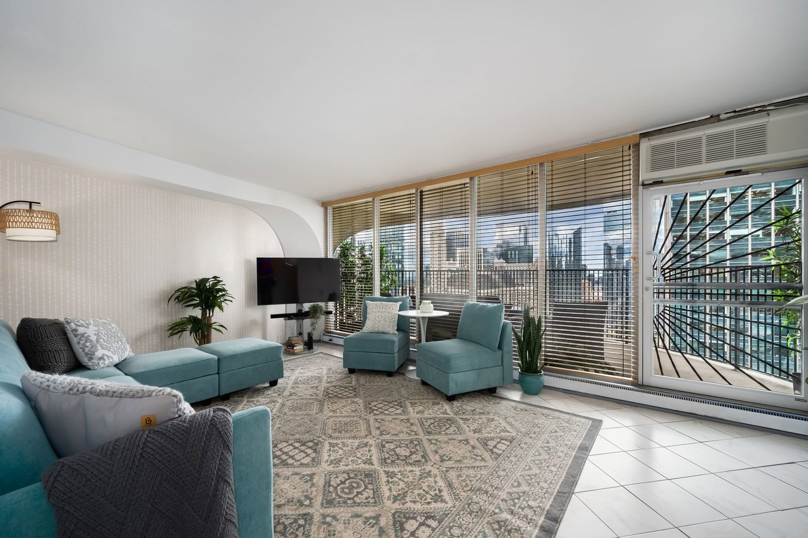 300 N State Street #3602, Chicago, IL 60654 — exterior view