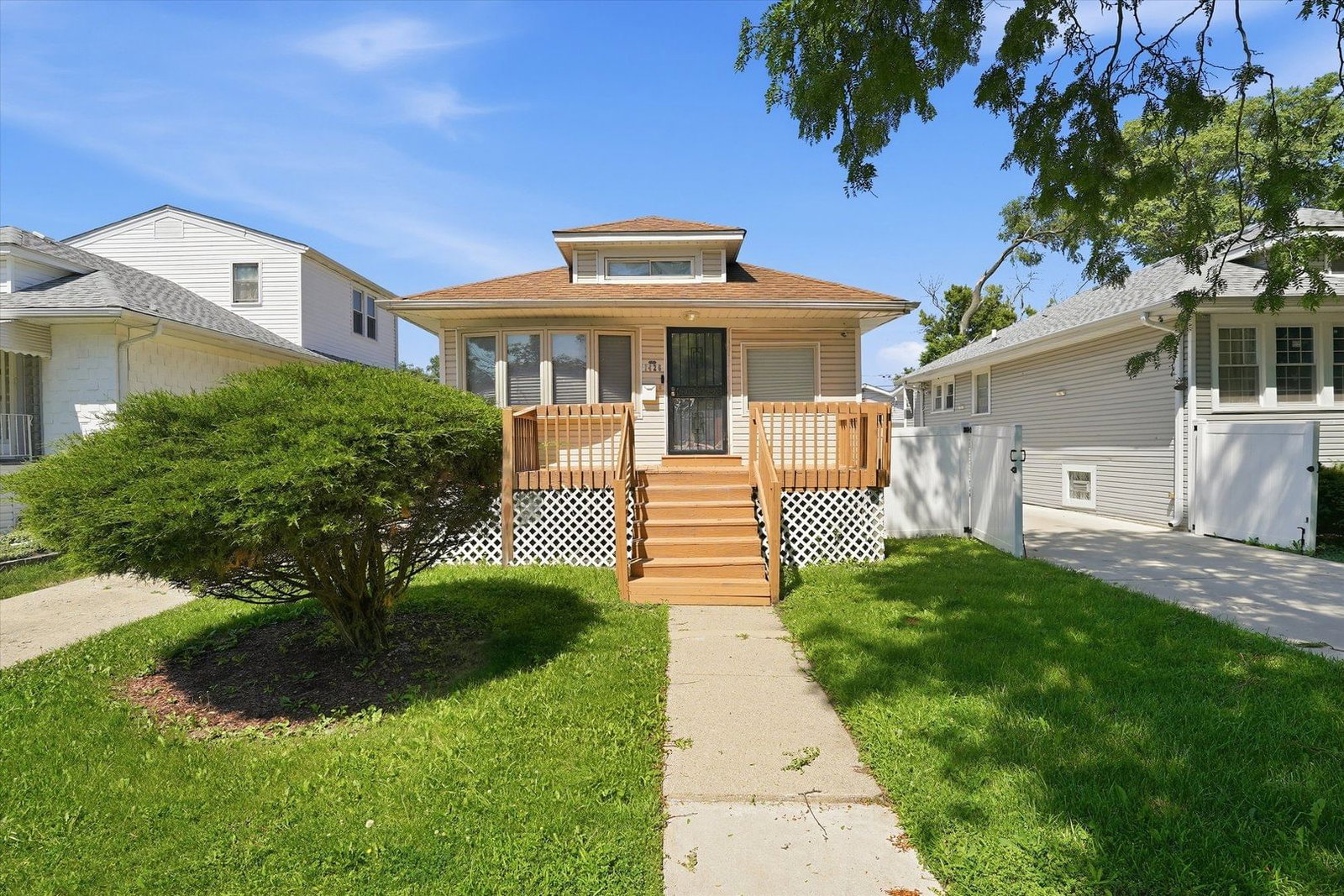 1426 S 18th Avenue, Maywood, IL 60153 — exterior view