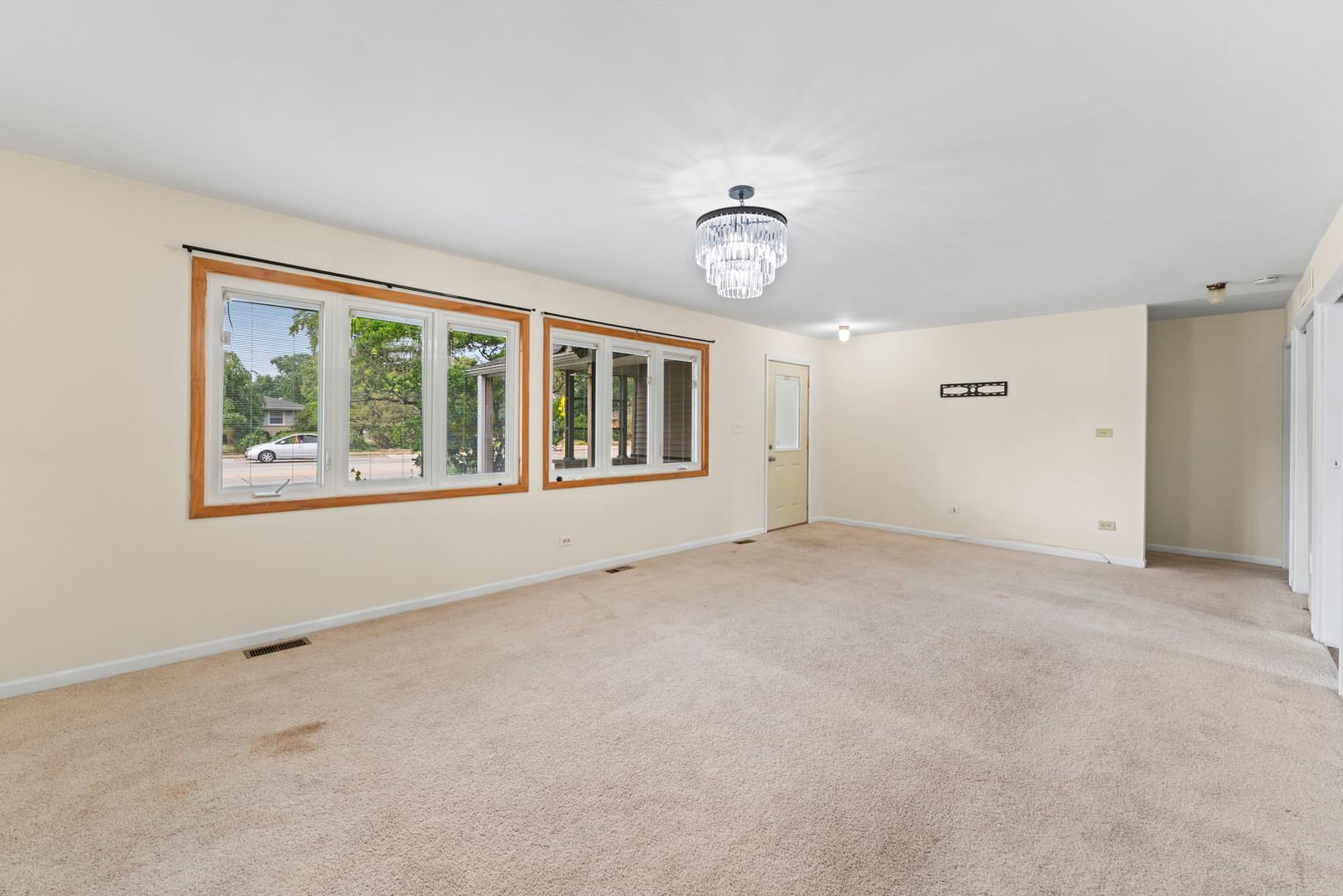 109 Landmeier Road, Elk Grove Village, IL 60007 — kitchen view