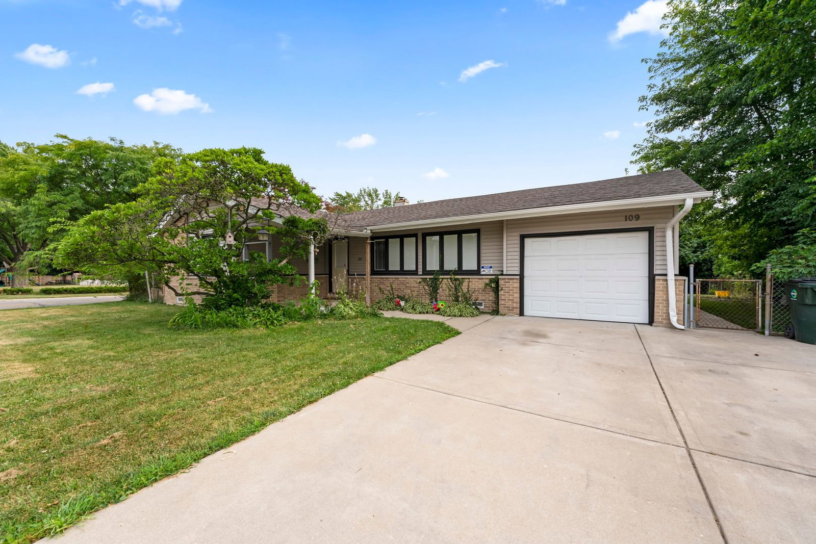 109 Landmeier Road, Elk Grove Village, IL 60007 — exterior view