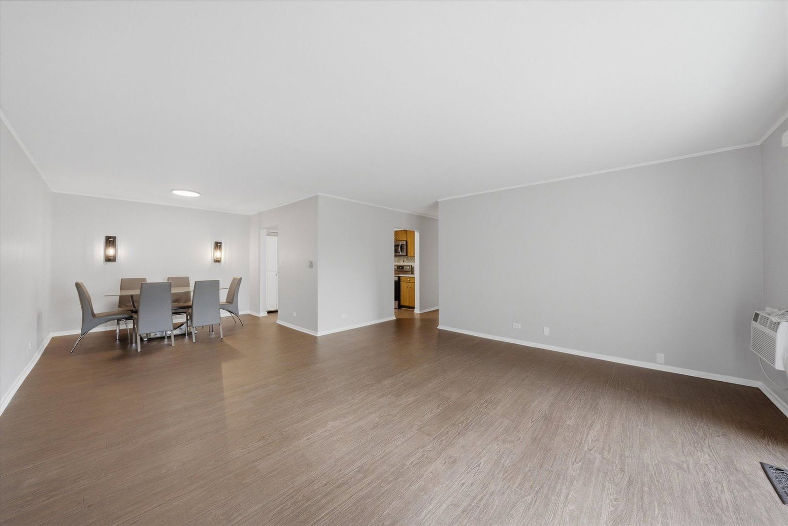 300 Claymoor Road #2E, Hinsdale, IL 60521 — kitchen view