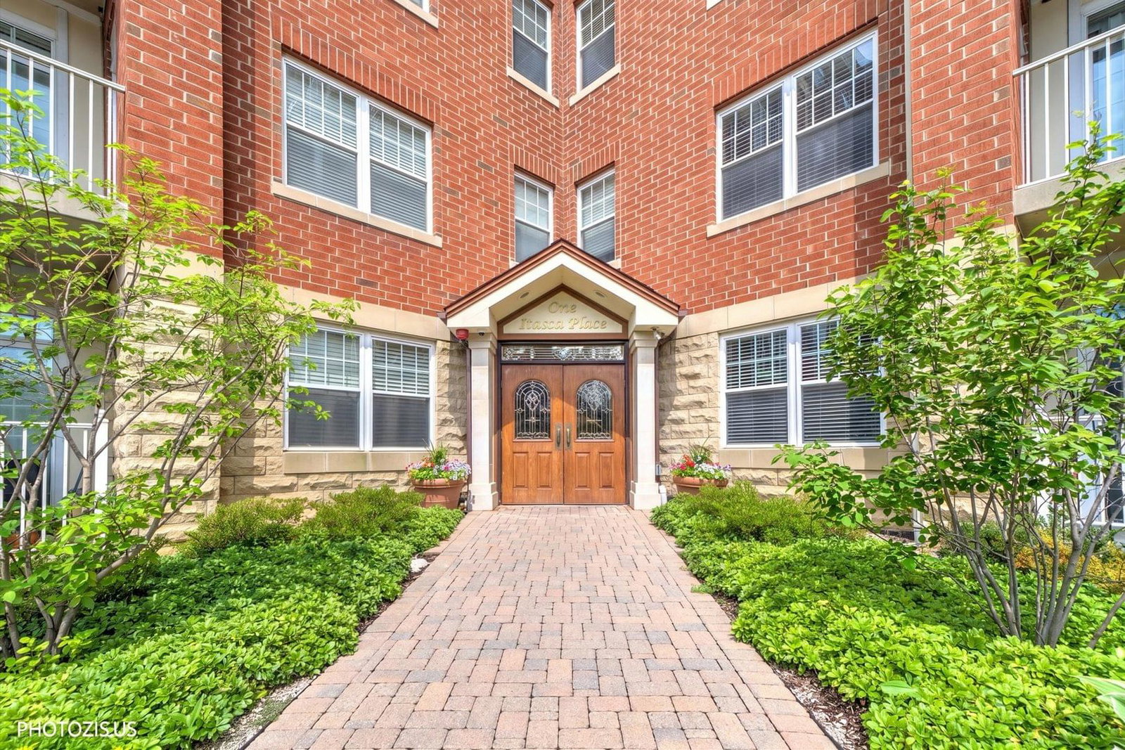 1 ITASCA Place #302, Itasca, IL 60143 — exterior view