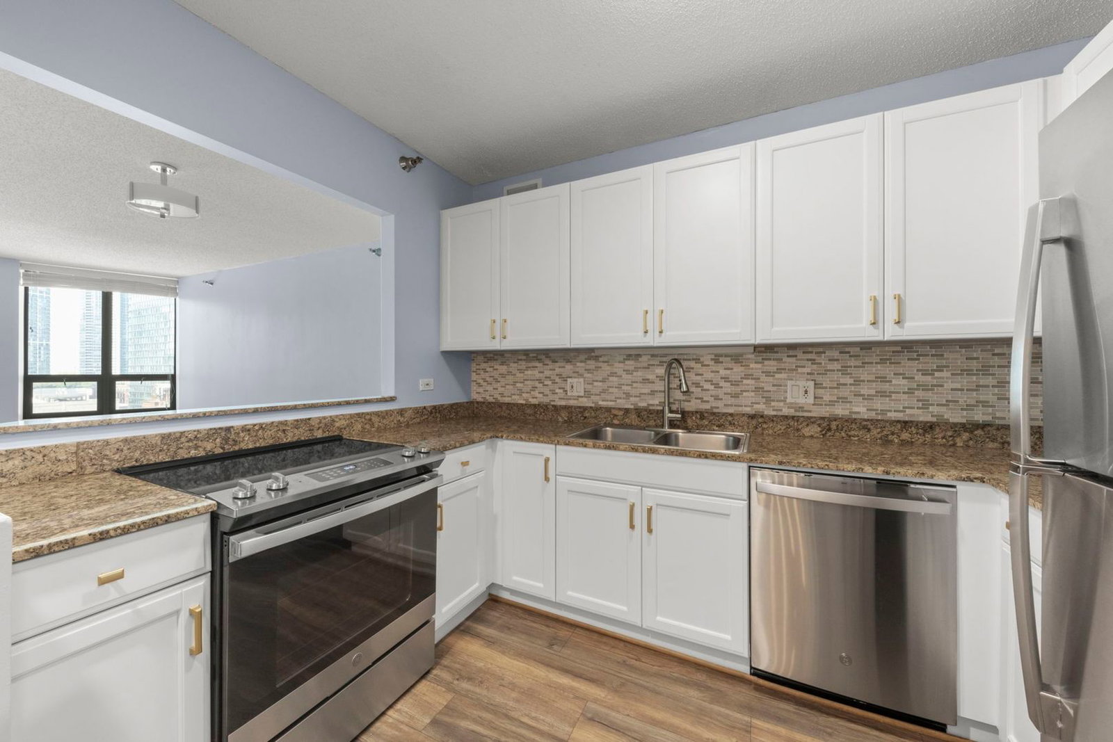 400 N La Salle Drive #1309, Chicago, IL 60654 — kitchen view