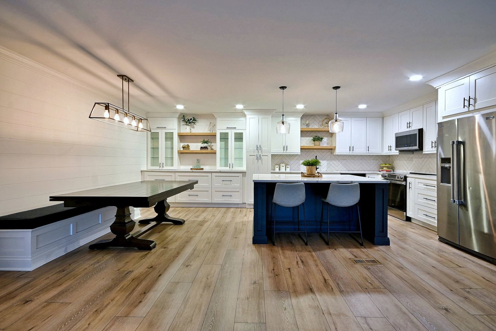 1 Oak Brook Club Drive #A309, Oak Brook, IL 60523 — kitchen view