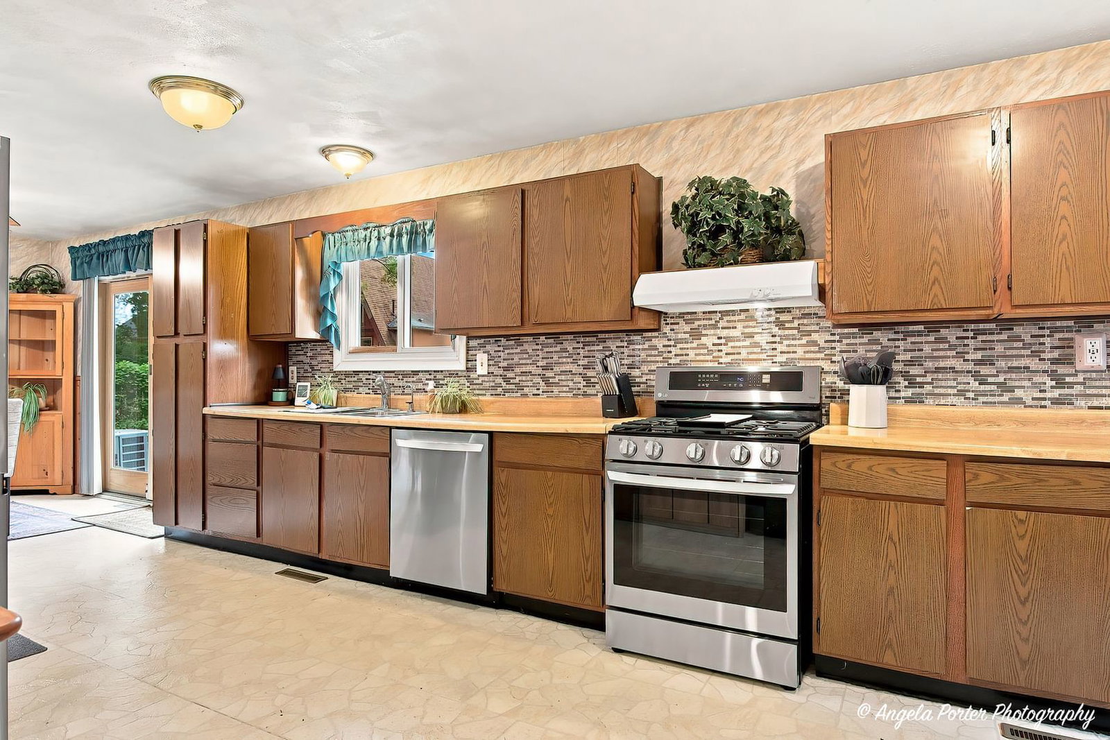 5215 W Nippersink Drive, Richmond, IL 60071 — living view