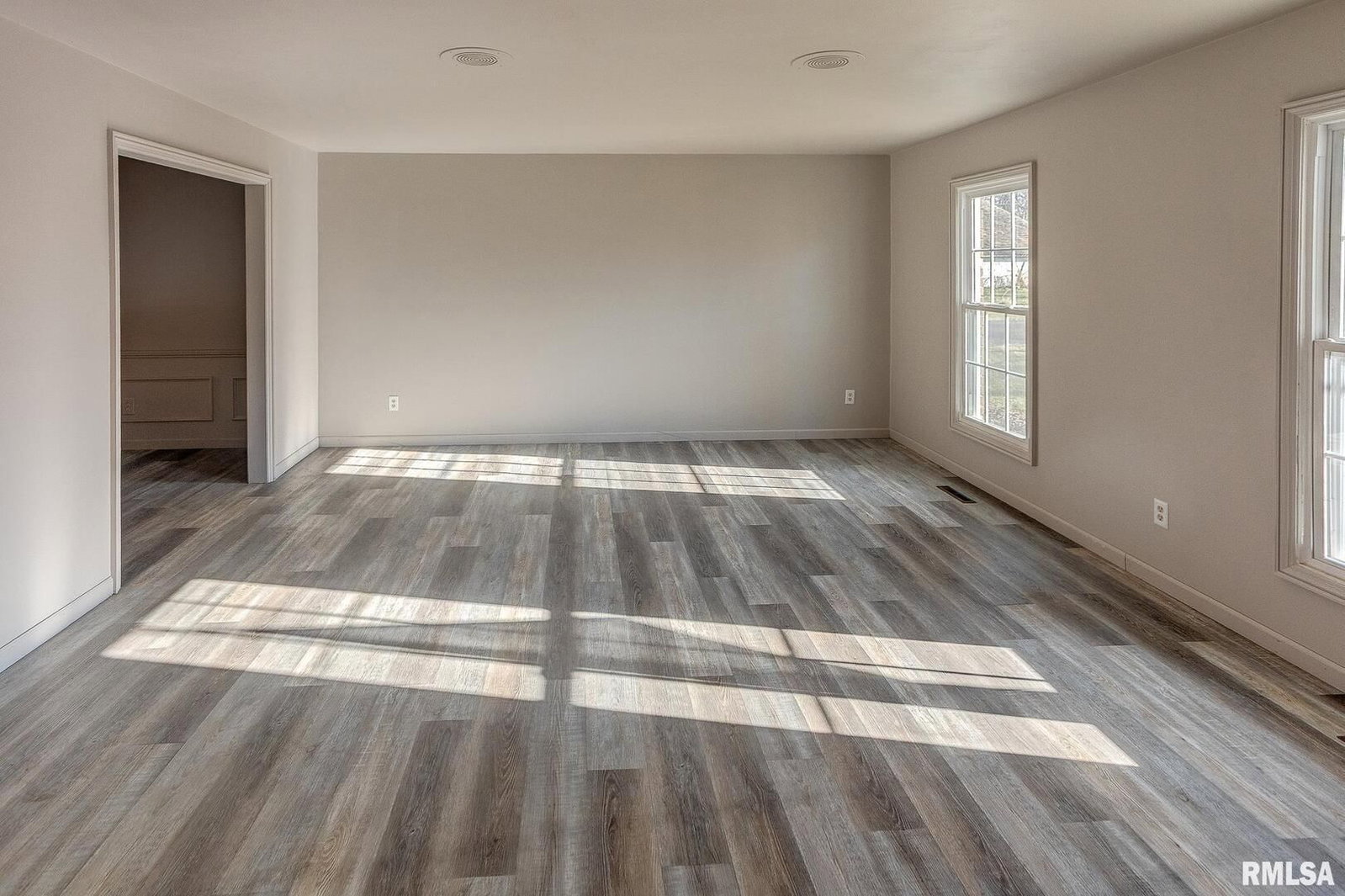 333 N LAKEVIEW Drive, Salem, IL 62881 — kitchen view