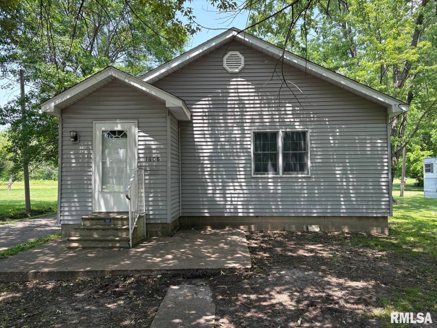 1606 & 1608 W Faust Street, Marion, IL 62959 — exterior view