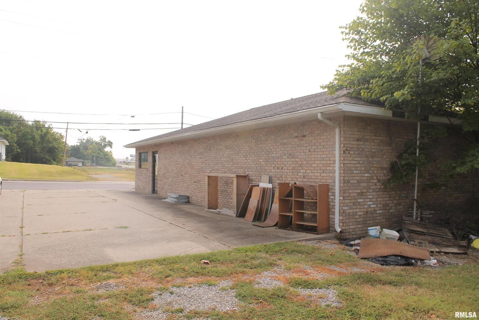 1305 S DIVISION Street, Carterville, IL 62918 — exterior view