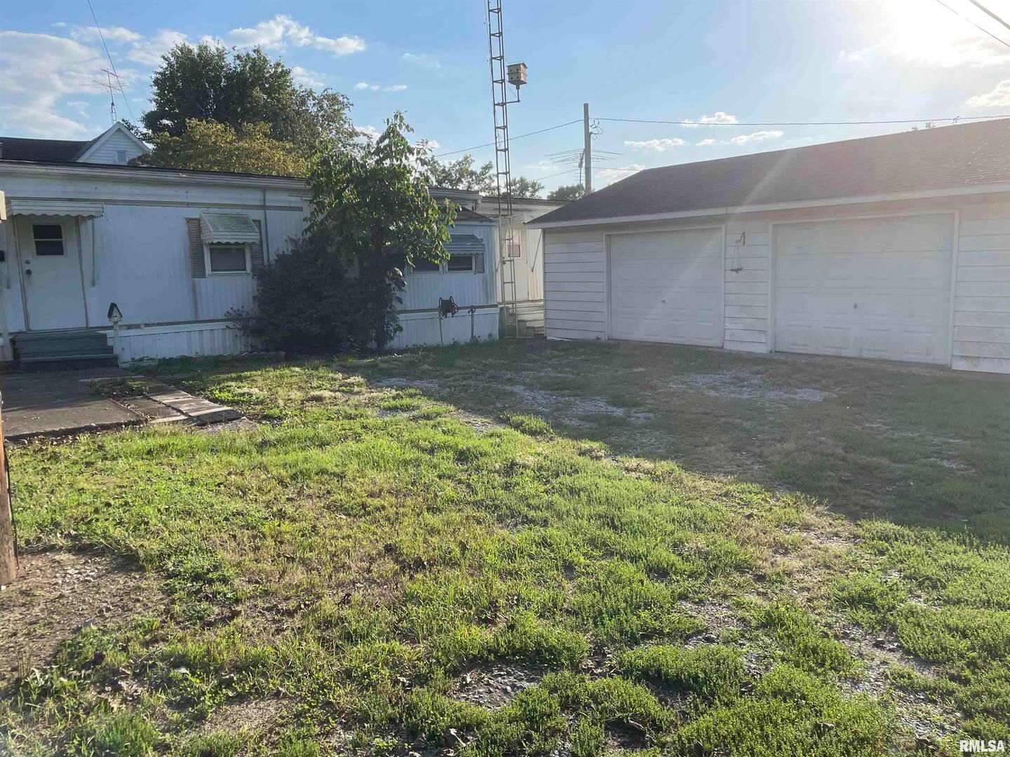 312 E RANDOLPH Street, Mcleansboro, IL 62859 — exterior view