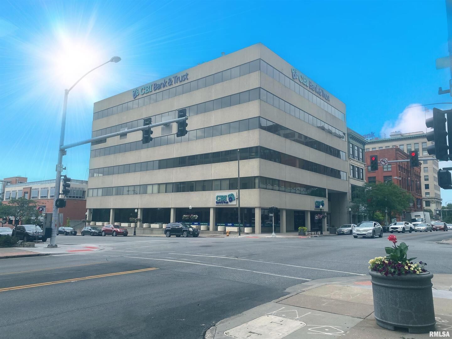 101 W 2ND Street #304, Davenport, IA 52801 — exterior view
