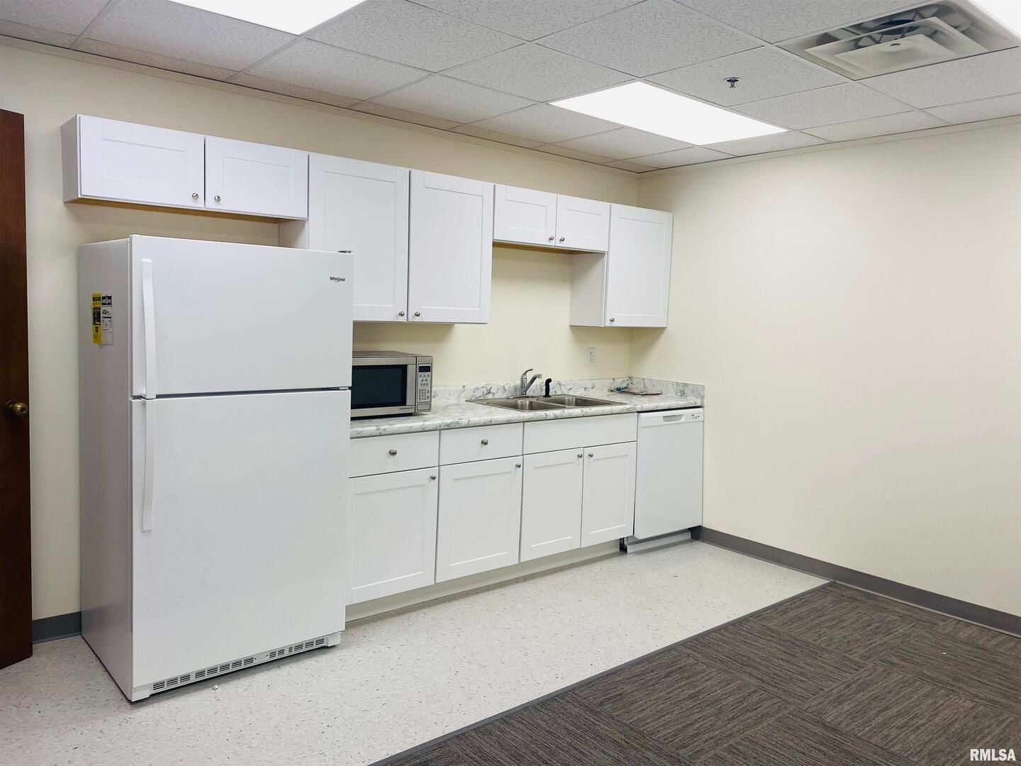 101 W 2ND Street #400B, Davenport, IA 52801 — bedrooms view