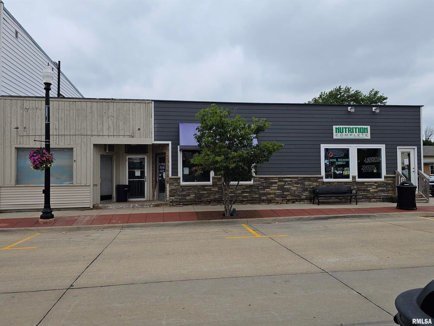 222 N 2ND Street, Eldridge, IA 52748 — exterior view