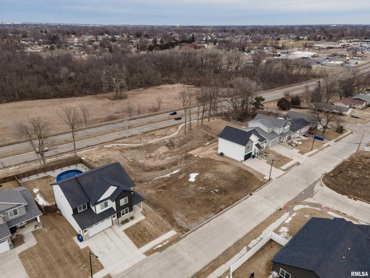2728 W 38th Place, Davenport, IA 52806 — exterior view