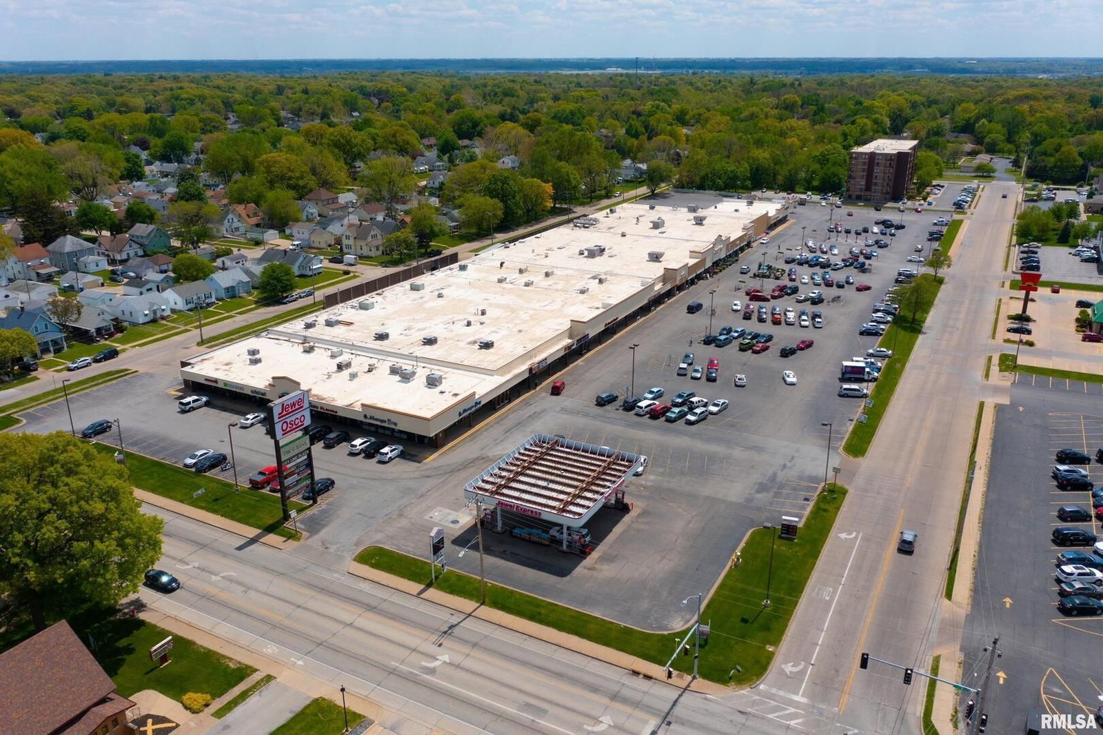 1998 1ST Street #A, Moline, IL 61265 — living view