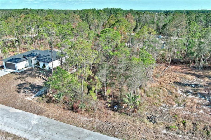 634 Ladd ST photo 4